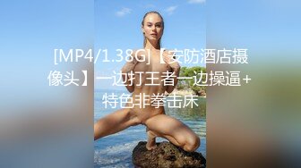 少妇的干女儿在客厅写作业，强势射到女人背上