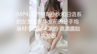 追求了一个可爱小胖妞作女友，在酒店洗完澡躺床上吃鸡，‘你毛都剃光了，自己剃的啊？’，录下女友毒龙的瞬间！