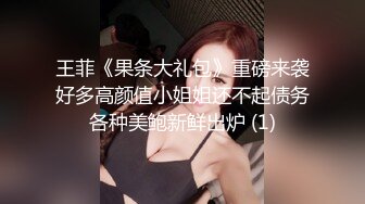 大奶子微胖少妇露脸洗着澡让小哥在浴室就干了，浑身泡沫揉着骚奶子后入抽插好滑好刺激，从浴室玩到床上真骚