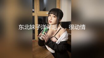 只穿着一件裹胸黑衣的性感大长腿美女 下体逼毛黑黝黝