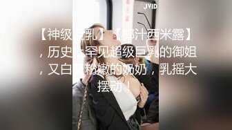 高挑女友露脸粉红道具自慰，男友手持镜头拍摄，近景特写自慰中鲍鱼细节