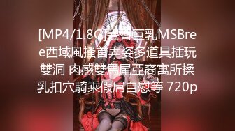 气质小姐姐人美胆更肥,真空透视装逛街,故意在各种店里晃悠,主动勾引路边小哥摸奶子