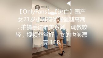 空姐跪地服务 享受着空姐嘴巴的包裹 听口活的声音 滋滋滋～～～ 听声音就能知道有多享受 牵着狗链子后入蜜桃臀 把空姐当狗一样后入着