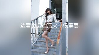 婚房红嫁衣新娘中途打电话聊骚聊完受不了就开始自慰，这么淫荡吧！太反差了！