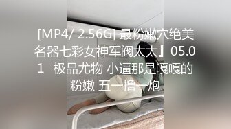 《居家摄像头破解》小伙在客厅趴下漂亮女友的内裤可惜鸡巴硬不起来插不进去.mp4