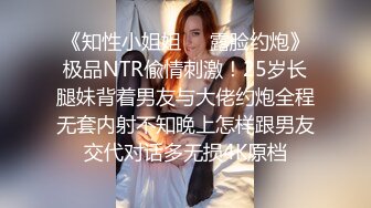 ✨极品熟女✨风韵犹存的熟女与炮友屋子中艹逼，一颦一笑之间尽显骚气媚态，真想艹她呀！