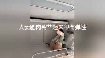 官方售价42元 超短裙牛仔美女和同伴一起逛街，裙子非常短竟然还不穿安全裤打卡拍照条纹内前后CD脸底同框