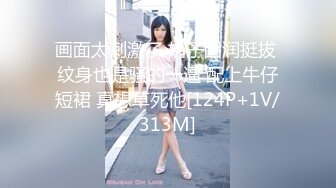 《屎上最强?厕拍》坑神逆天作品传统旱厕偸拍超多女人方便各个年龄段都有看点十足有极品B不知道用什么做的掩护盯着镜头也没发现