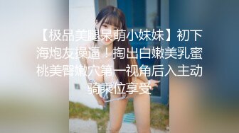 露脸小少妇在浴盆里把自己洗干净全裸镜头前自慰骚逼玩假鸡巴，陪狼友撩骚道具抽插自慰淫水好多，骚逼水嫩