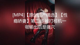 师范学院女厕偷拍白衣长发美女肥鲍鱼细长的逼缝