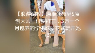 KTV玩骰子输了，男的被罚 舔旁边美女的奶头，美女都主动献奶了，男的吃个奶子都这么磨磨唧唧！不行我来！