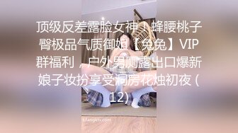 -三位身材苗条性感美女姐妹花裸体户外练瑜伽