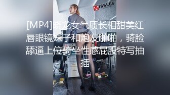 抖音擦边：颜值美女主播各显神通闪现走光 (5)