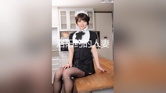 商场女厕近距离偷窥白衣美女不敢坐半蹲着尿的小嫩B