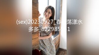 已婚骚人妻家里没人陪狼友发骚，农村大院屋里骚完院里骚，听狼友指挥互动撩骚揉奶玩逼看特写