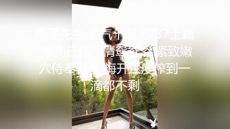 某医院上夜班的小护士好骚啊，在狼友的调教下脱光了激情大秀，无毛骚穴逼里塞着跳蛋，在休息床上自慰舔淫水