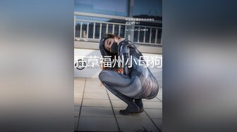 00后新疆小美女调皮可爱地吃着我的大鸡巴