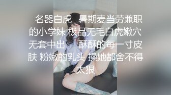 漂亮美眉 被黑祖宗无套操完逼又爆了小菊花 看表情很享受 把自己菊花第一次献给了大黑屌