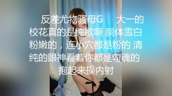 哺乳期的小奶妈，全程露脸边挤奶边拿道具抽插无毛逼，淫水很多听狼友指挥刺激