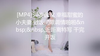 双屌同插,一根假JB,一根真J8共同一起插一个臊洞穴