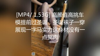 商场女厕全景偷拍浅绿色套装美女的小嫩鲍