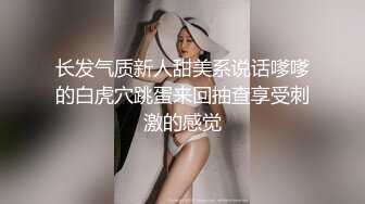 百合姐妹花刺激的晚上躺床上陪狼友骚，轮流展示互动撩骚听指挥，黑丝诱惑掰开逼逼看特写，道具抽插浪叫不止