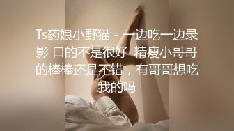 清纯系眼镜乖乖女低调回归,肥美大屁股依旧难顶,双腿中壹条深邃小缝令人神往