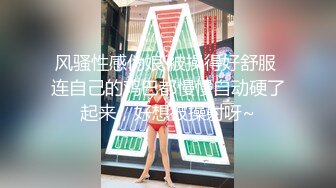 窗外偷窥隔壁妹子下班回来想香香