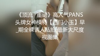 卧槽 这年轻人！妹子在大街上裸奔 嘴里还一直嚷着：“活着 我要活着”  街头的吃瓜群众已看懵