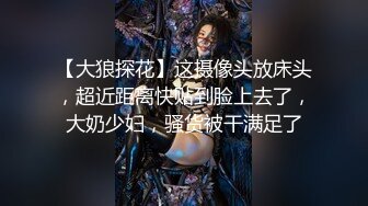 商场女厕全景偷拍珠宝店黑色美女店员的极品美鲍鱼