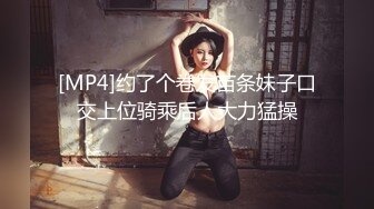 商场女厕偷拍  背包美女的水润嫩B