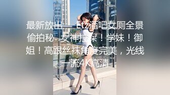 姐妹花在卧室中肆意相互玩弄，玩了很开特写干净漂亮的美鲍鱼