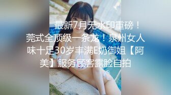 老婆翘臀被单男揉捏