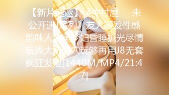 乖巧颜值妹妹娇小身材贫乳，脱光光展示身材，揉捏奶子扒开小穴特写