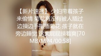 [MP4/ 1.57G] 颜值不错的风骚女模特，大辫子漏出骚奶子诱惑狼友跟两位大哥激情3P