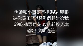 厕所妹子尿完用手插无毛粉鲍鱼