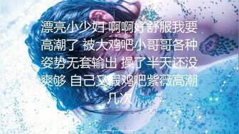 坑神逆天作品传统旱厕偸拍超多女人方便各个年龄段都有看点十足有极品B不知道用什么做的掩护盯着镜头也没发现 (5)