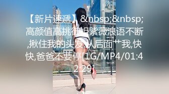 小少妇激情3P让两大哥揉奶玩逼 #少妇 #3P