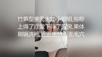 生完孩子的小婊妹露脸镜头前的诱惑，奶大逼肥风骚翘臀老公不在家陪狼友撩骚，全裸自慰骚逼看白浆流出真刺激