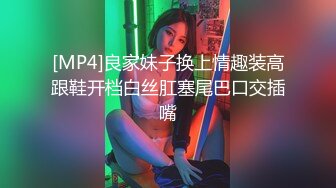 看看美女是这样打飞机的